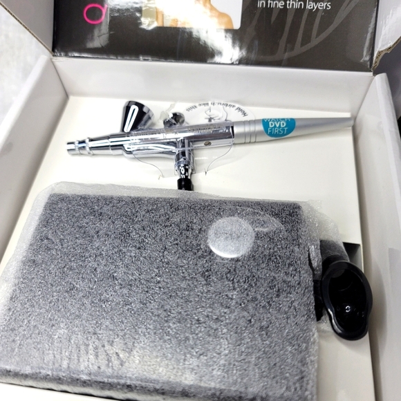 AIRBRUSH MAKEUP SYSTEM // NEW ‼️ - Picture 2 of 10